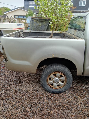 Toyota hilux crew - toyota, tub
