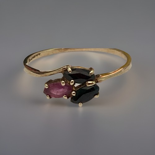 9ct gold sapphire ring size - 9ct,