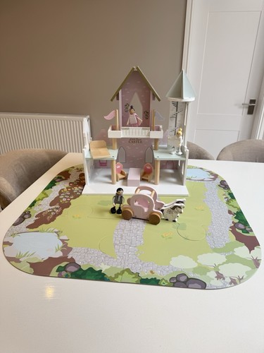 Little town wooden princess