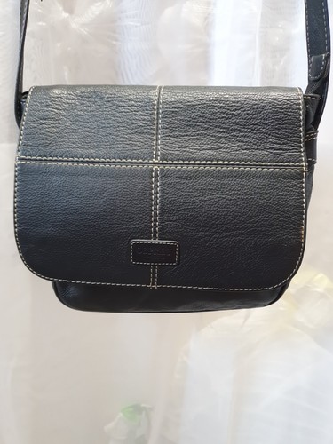 Medium sized black leather - medium-sized,