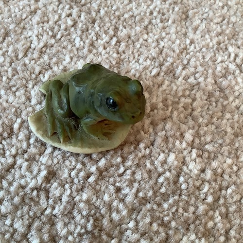 Vintage castagna frog figurine - vintage,