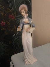 LLADRO Large Figurine Lady