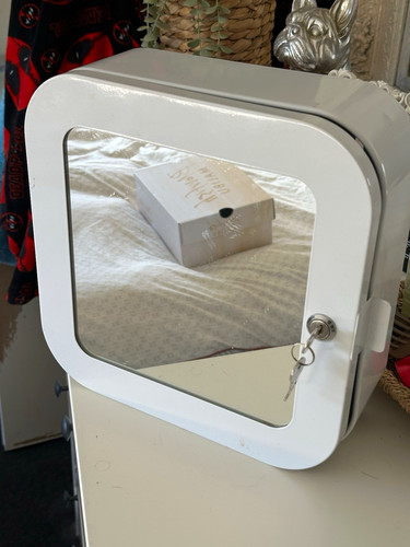 White wall mounted cabinet - white,