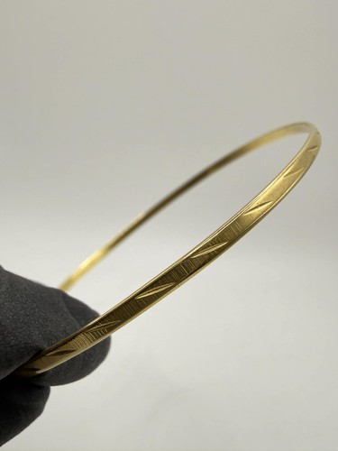 18ct delicate patterned bangle - patterned,