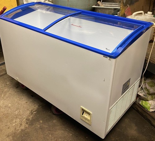 Ice cream freezer with - with, inside