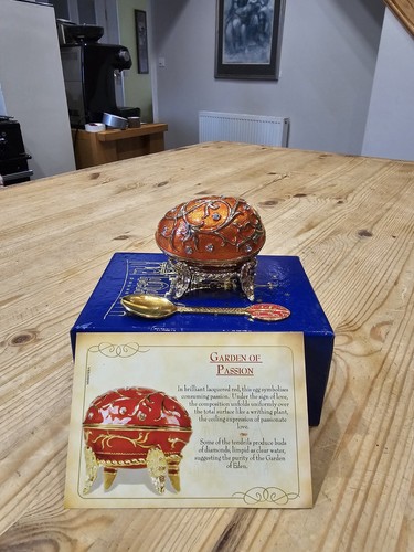Atlas egg trinket box with