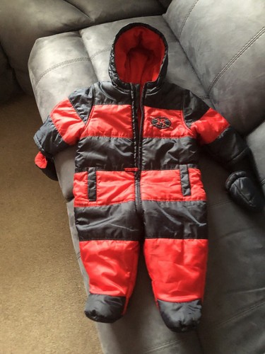 And snowsuit 12 months - m,
