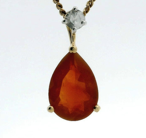 10ct yellow gold pendant opal - 10ct,
