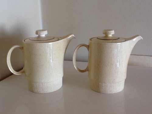 Poole pottery beige - x, (6.5")