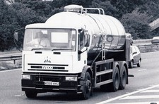 B/W PHOTO: MILK MARQUE IVECO 6 WHEEL FARM COLLECTION MILK TANKER - M359 WWU