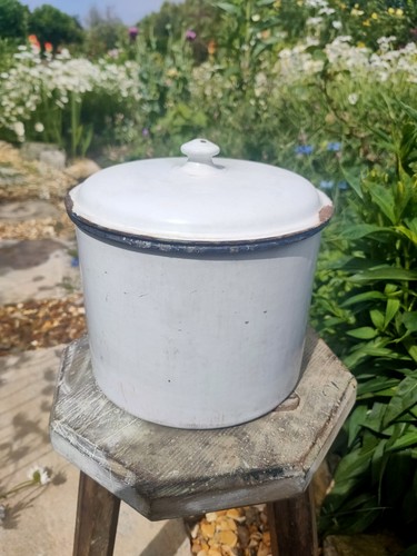 Vintage enamel ware retro - vintage,