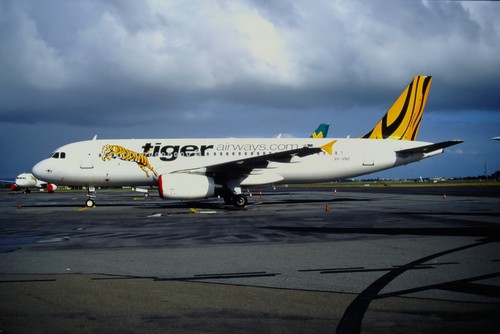 RC763_VH-VNO_TIGER