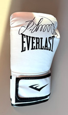 Oleksandr Usyk Signed Boxing Glove with Certificate of Authenticity (COA)