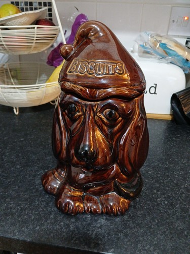 Hound dog ceramic - p,