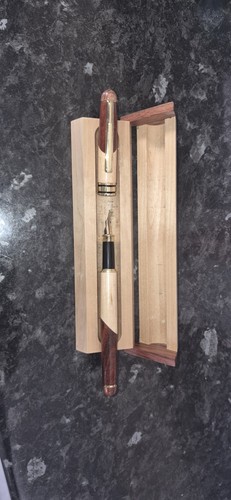 Attractive wooden fountain pen