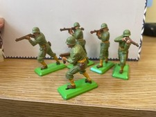 Britains Deetail American