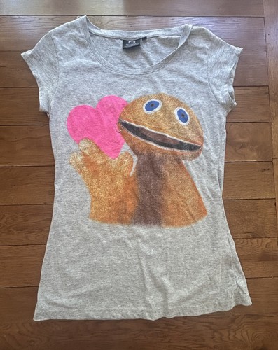 Zippy holding heart shirt - holding,