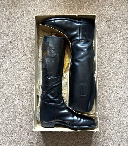 Black leather and gidden - w., h.