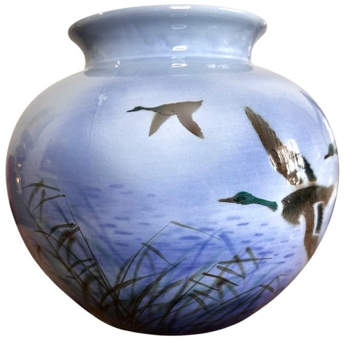 Misty morn vase falcon - misty,