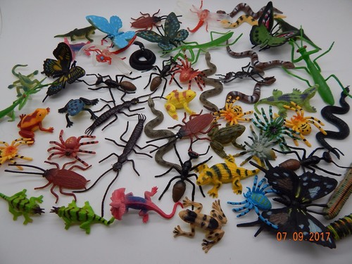 Mini plastic insects - 12,
