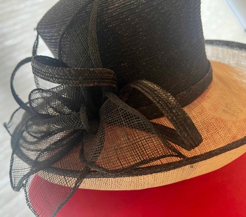 Ladies hat kasmo design - by,