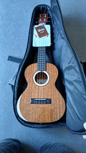 Uma moon ukulele - st, with