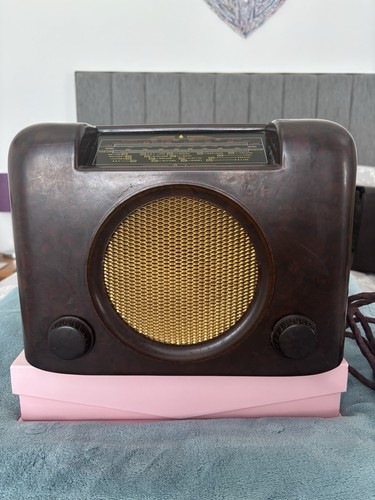 Bush bakelite radio - bush, receiver