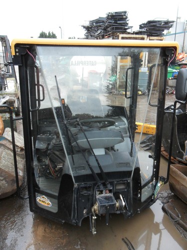 Caterpillar 906 loading - 906, shovel