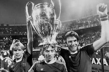 PETER WITHE GARY SHAW TONY MORLEY 1982 EUROPEAN CUP TROPHY PHOTO ASTON VILLA