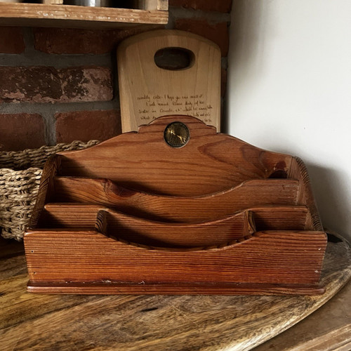 Wooden letter holder bun - letter,