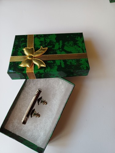 Lap steel guitar pin brooch - guitar,