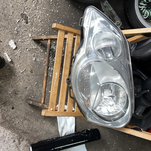 Front headlight for - ,