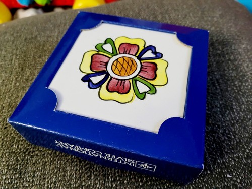 Nwt ceramic hand painted - hand,