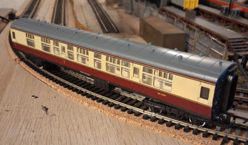 Hornby mk1 crimson cream - hornby,