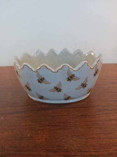 Vintage india jane - india, bumblebee
