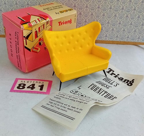 Vintage tri ang - spot-on, yellow