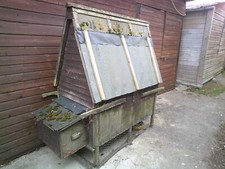 CHICKEN COOP / HEN HUT USED