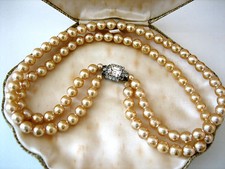 POMPADOUR PEARLs 2xSTRINGS NECKLACE wear on pearls, BOX DAMAGED 