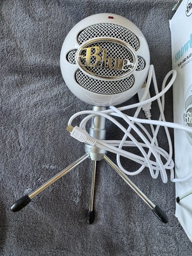 Blue snowball ice - blue,