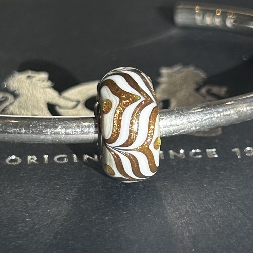 Authentic genuine trollbeads