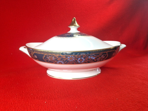 Royal doulton carlyle - royal, lidded