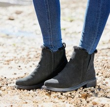 Emu Pioneer Black Leather