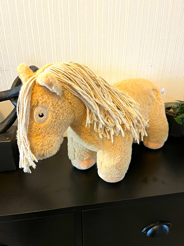 Crafty ponies palomino pony