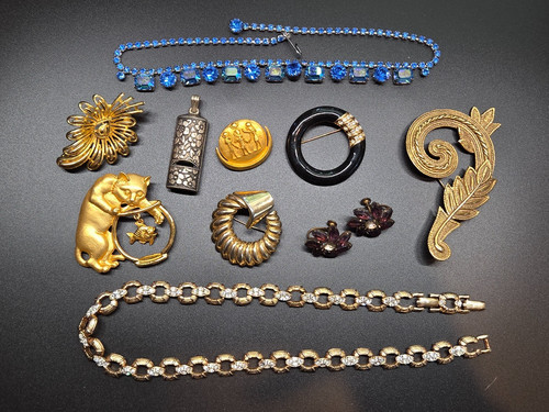 Vintage costume jewelry - vintage, lot