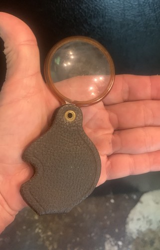 Old pocket magnifer bakelite - magnifer,
