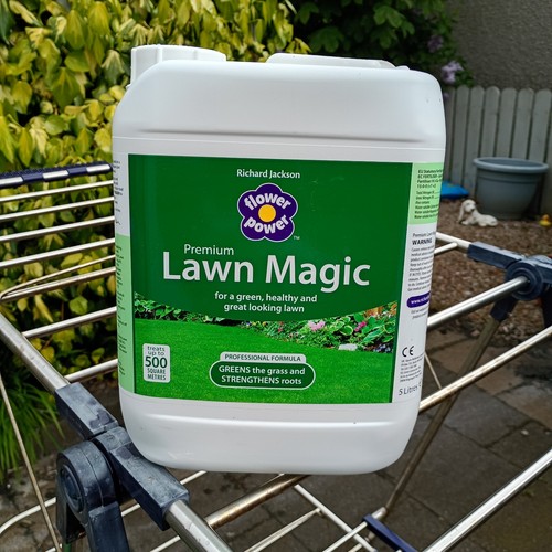 Flower power lawn - flower,