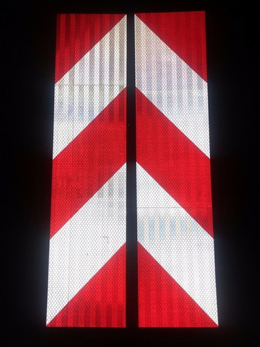 Rear warning sign chevron - warning,