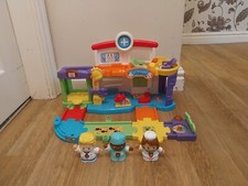 Vtech Toot Toot Friends Helping Hospital. Complete.  3 Figures.