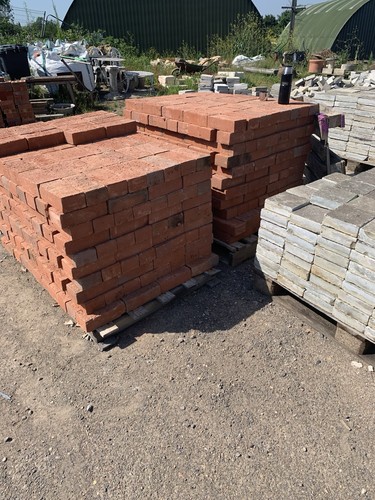 Red bricks 800 old - bricks,