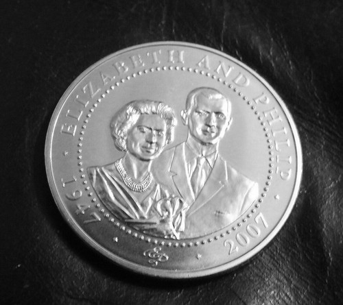 2007 cook islands - crown, size